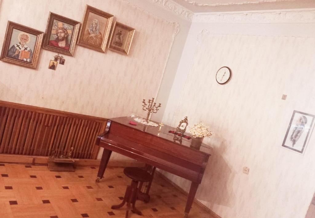 Готель Guli Ґорі Екстер'єр фото